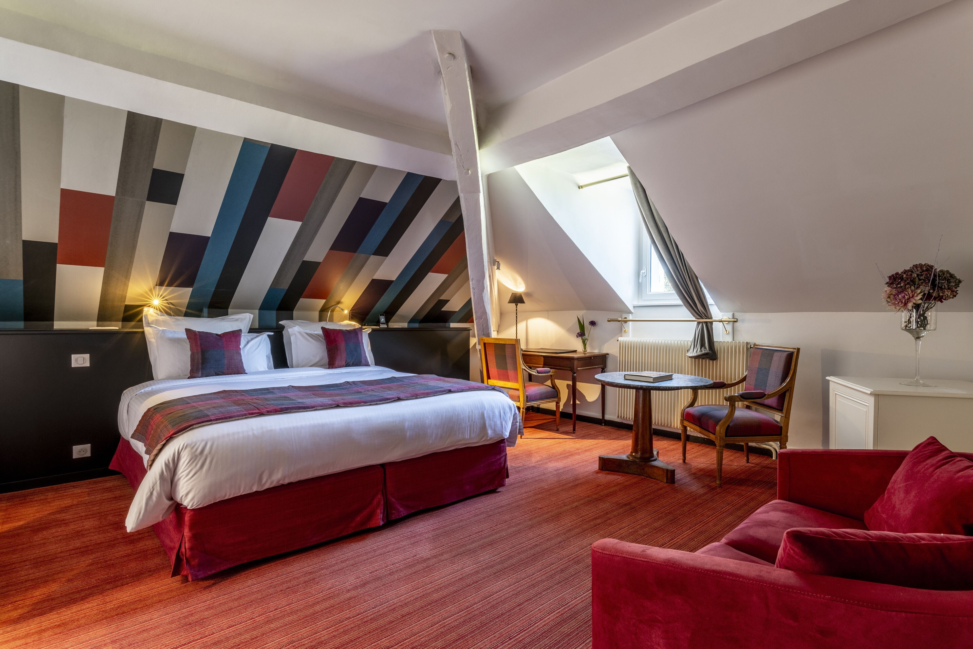 luxury room | minibar, in-room safe, desk, soundproofing