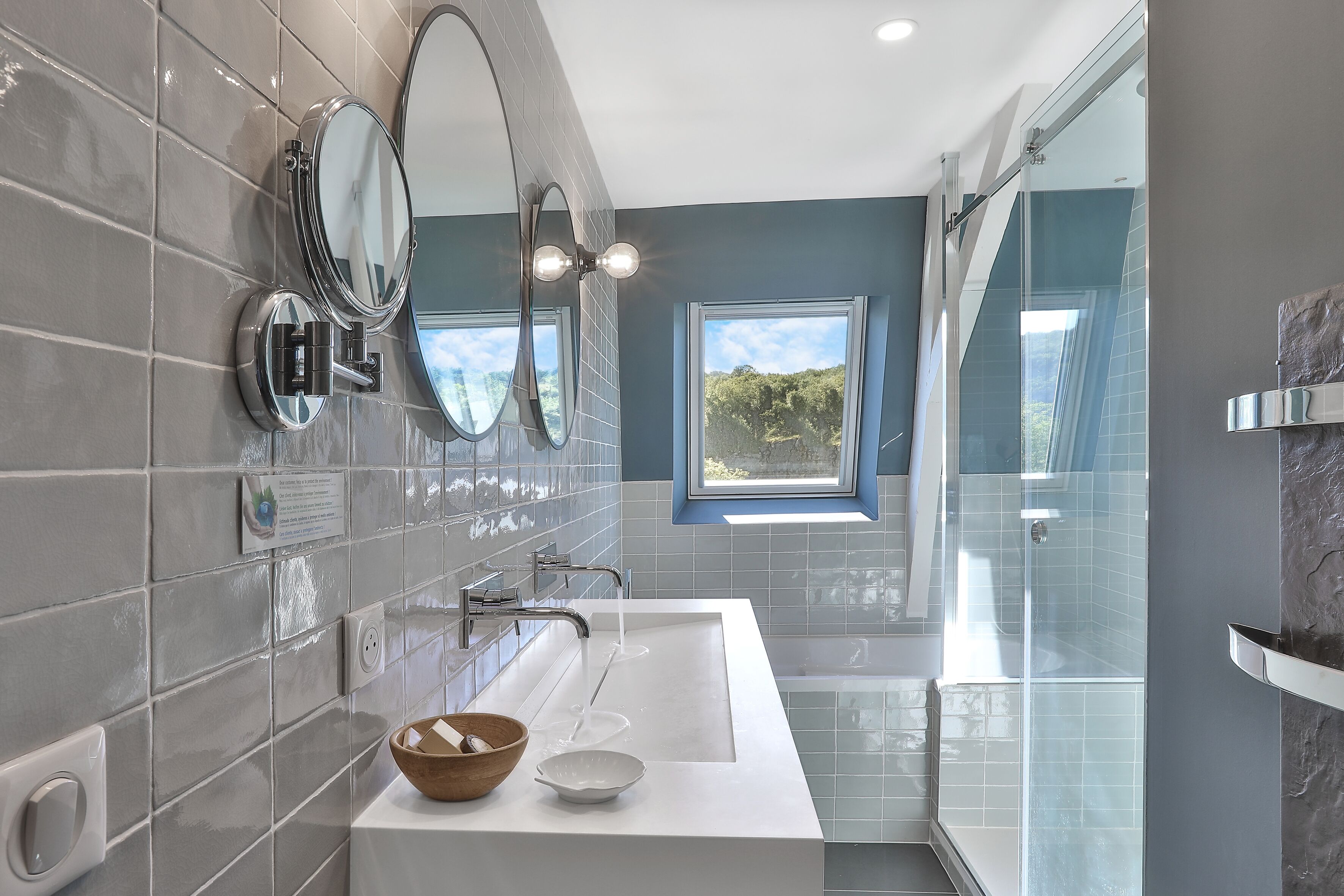 superior double room | bathroom | free toiletries, hair dryer, bathrobes, slippers