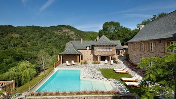 Outdoor pool, pool loungers