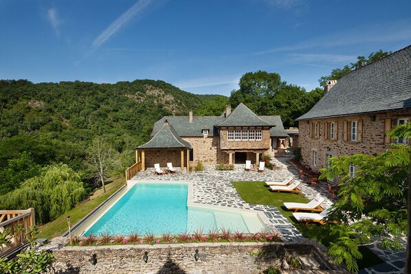 Outdoor pool, sun loungers