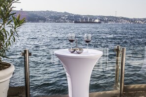 Breakfast, lunch, dinner served; Turkish cuisine, beach views
