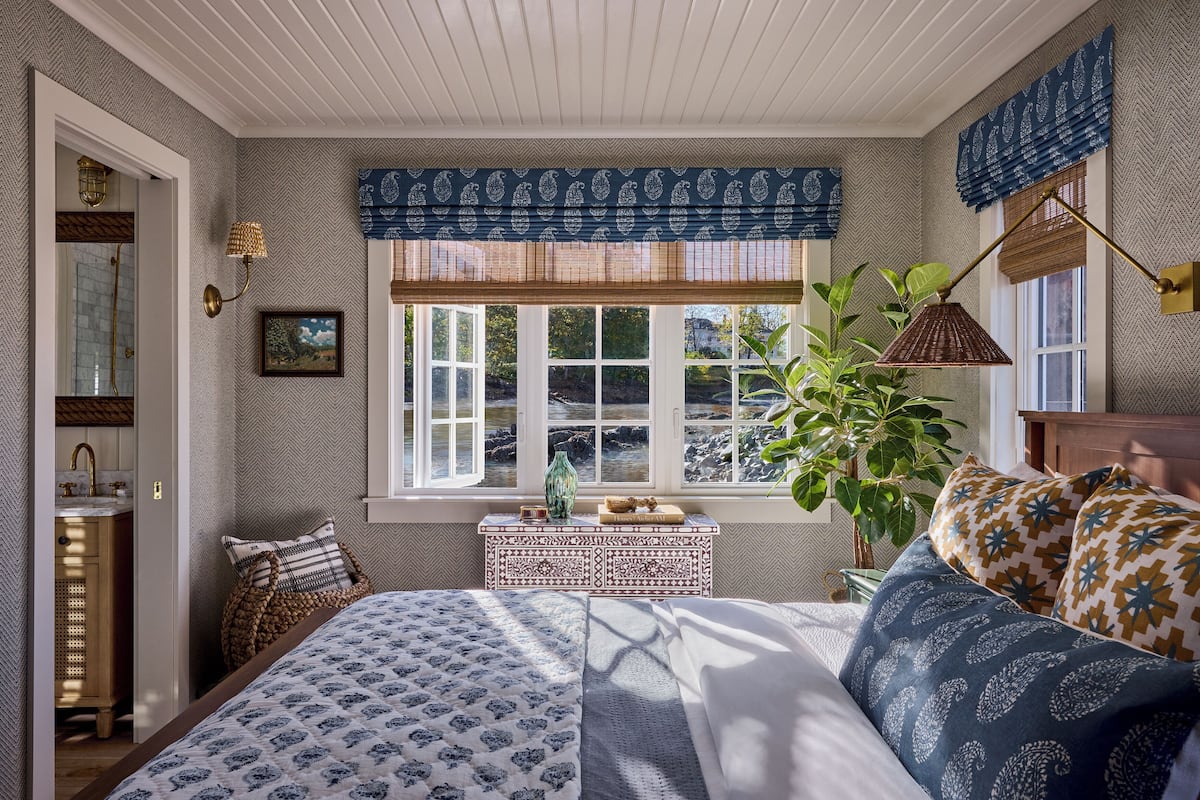 Room (Cora Houseboat) | Hypo-allergenic bedding, down comforters, individually decorated