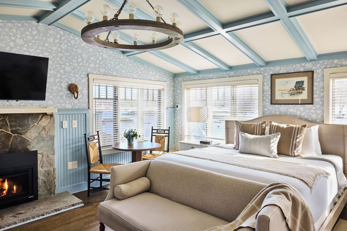 Cottage (The Tern) | Hypo-allergenic bedding, down comforters, individually decorated