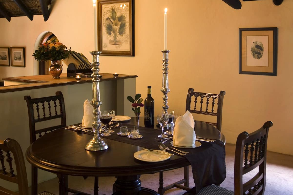 Family Pool Suite | In-room dining