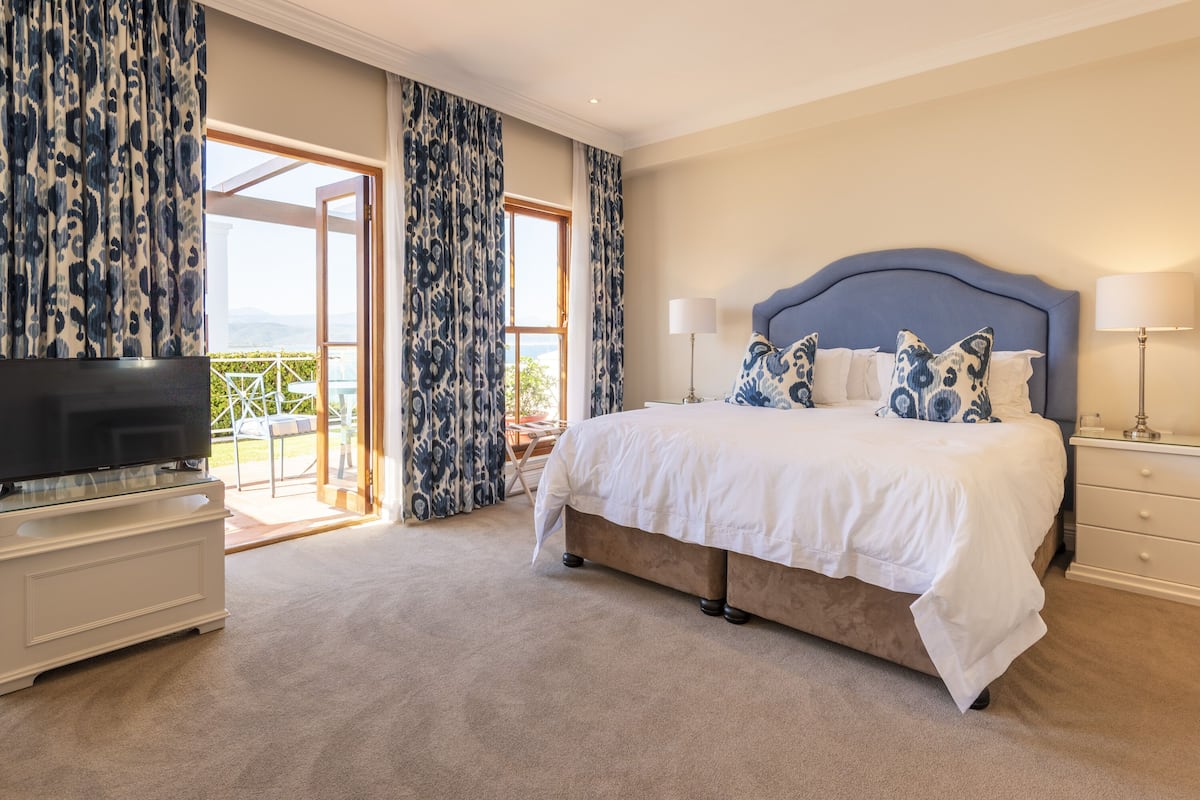 Suite, Non Smoking, Partial Sea View | Beach/ocean view