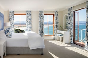 Premium bedding, in-room safe, individually decorated