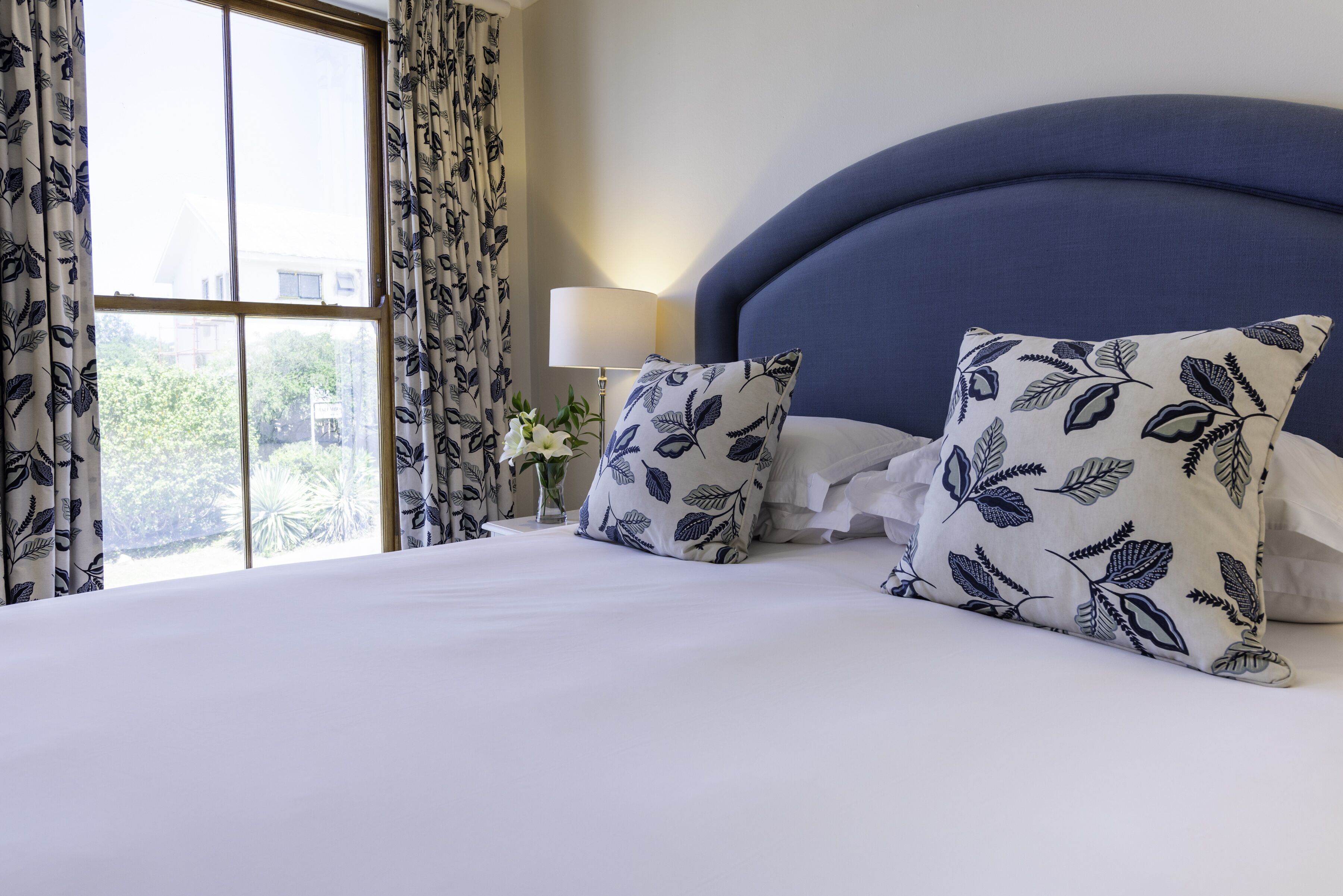 Roupas de cama premium, cofres nos quartos, individualmente decorados