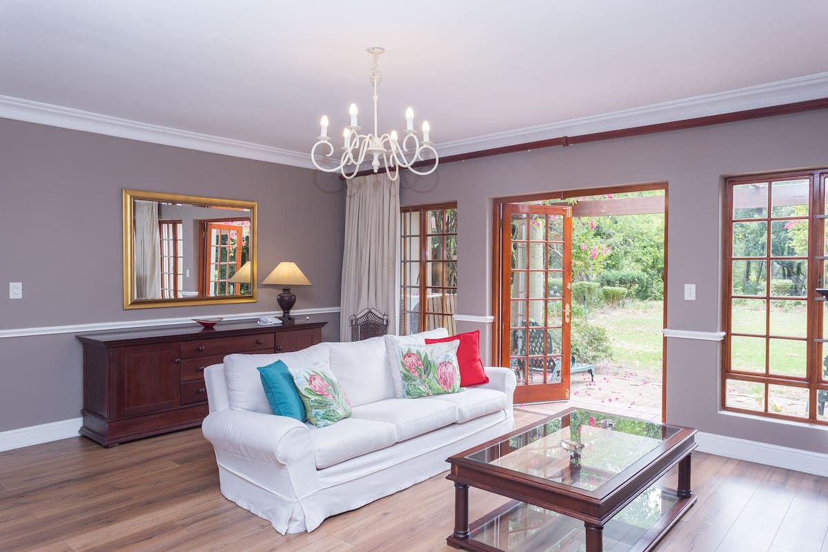 Executive Suite | Living room | Smart TV