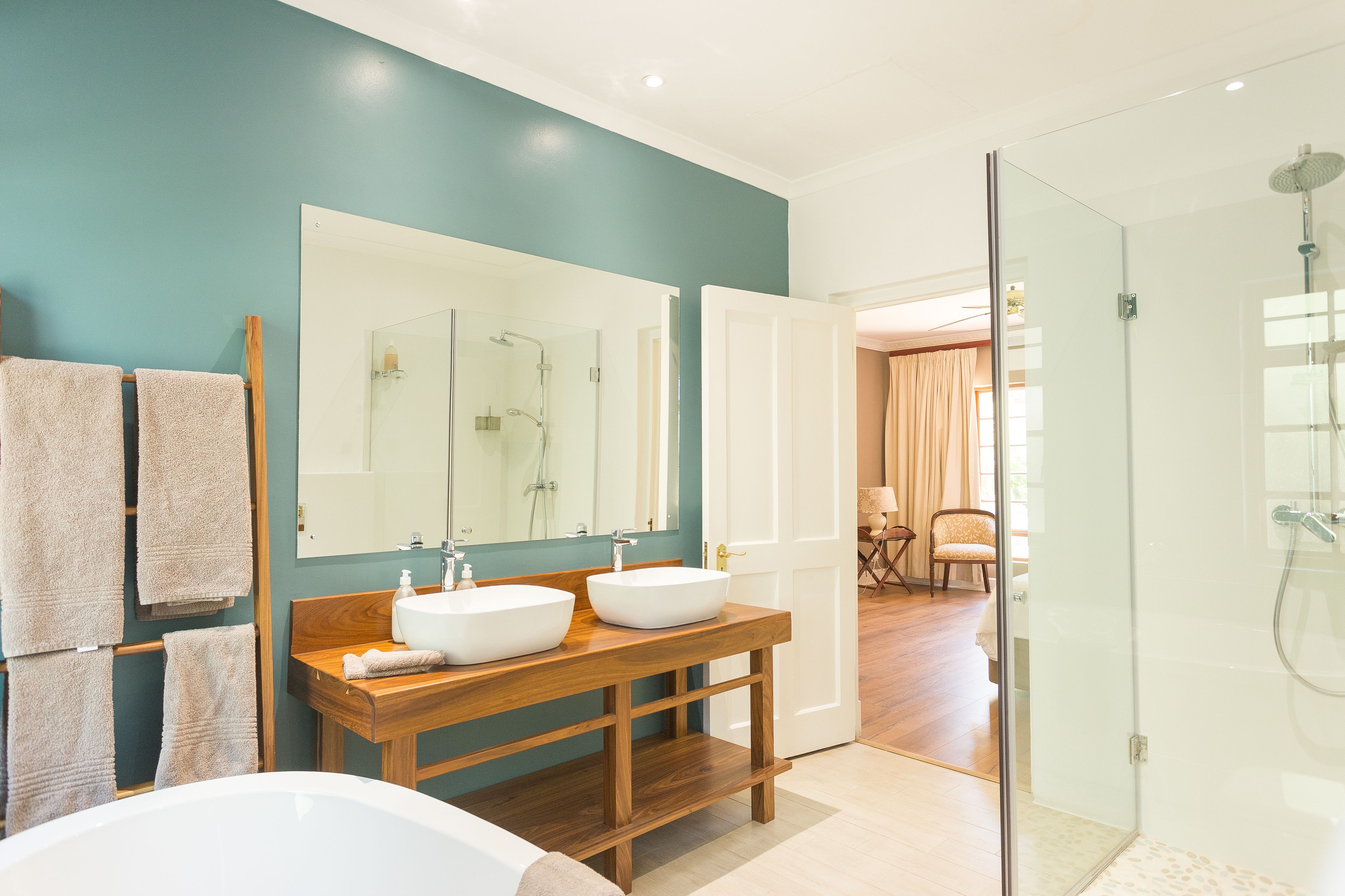 Executive Suite | Bathroom | Hair dryer, towels