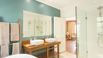 Executive Suite | Bathroom | Hair dryer, towels