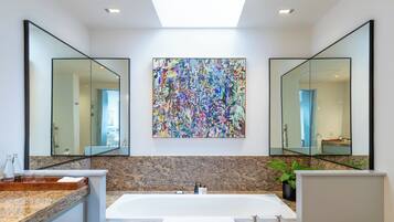 Luxury Villa (Ellerman House One) | Bathroom | Free toiletries, hair dryer, bathrobes, slippers