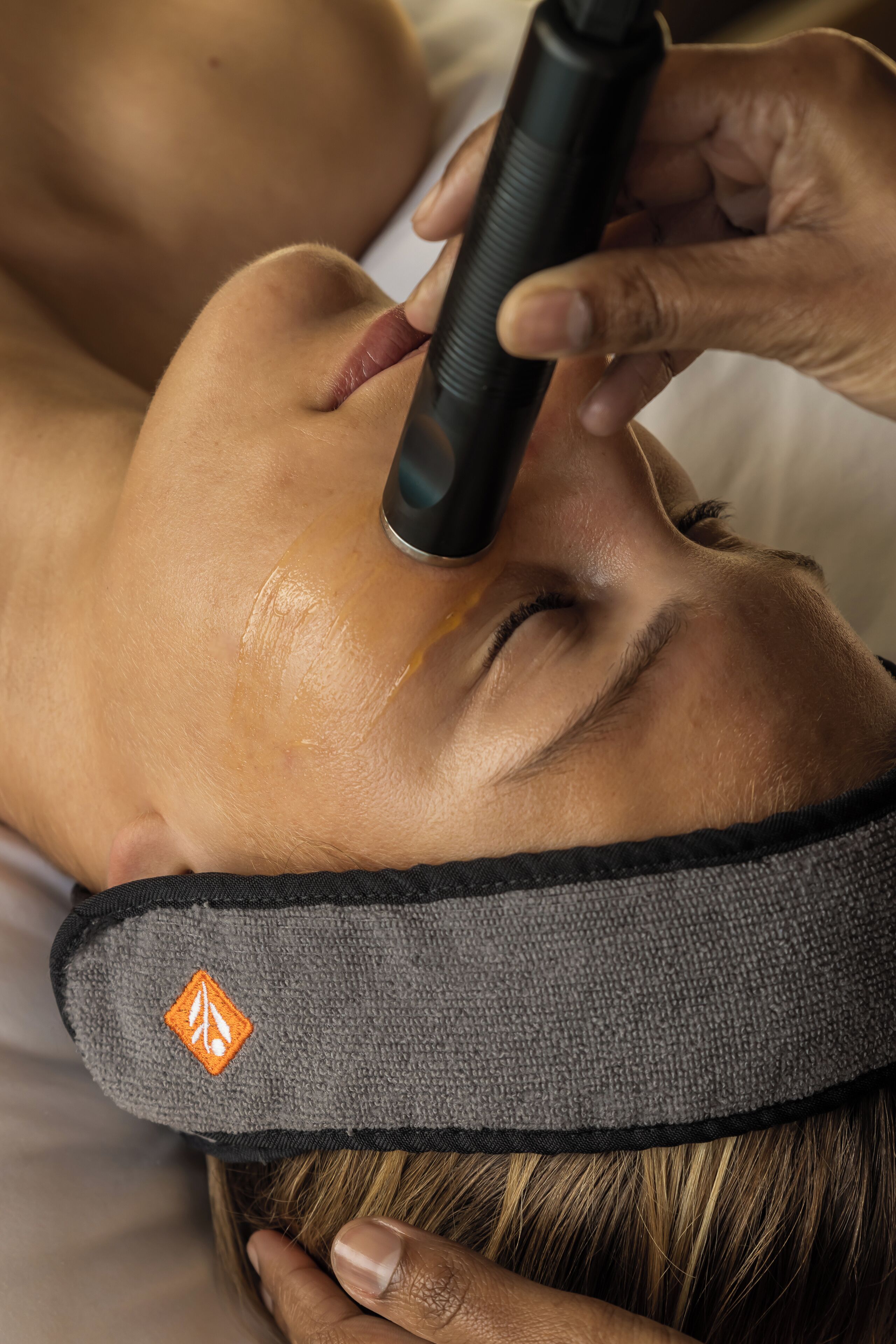 Couples treatment rooms, sauna, steam room, body treatments