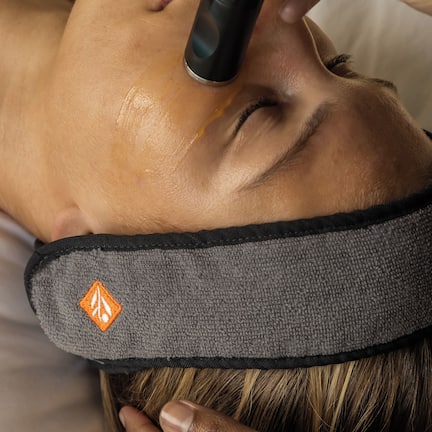 Couples treatment rooms, sauna, steam room, body treatments