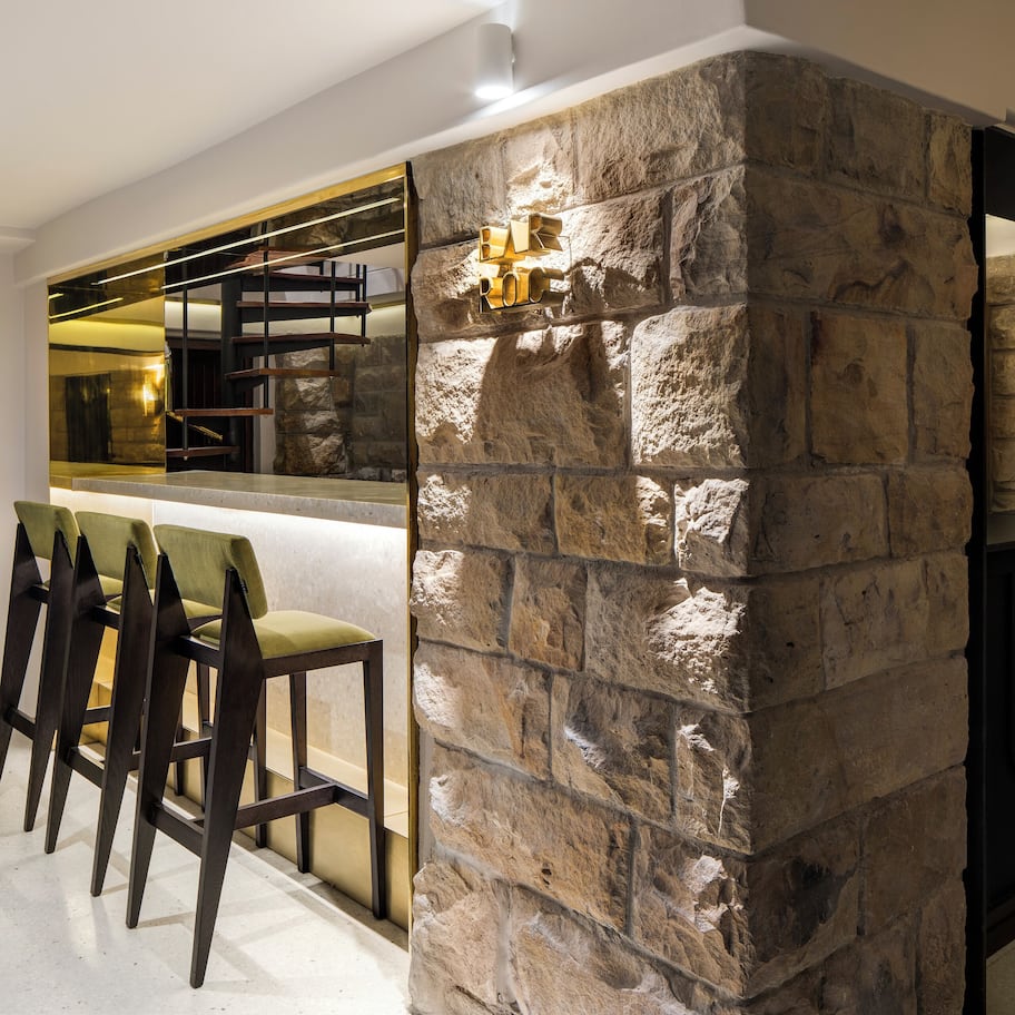 2 bars/lounges, wine bar