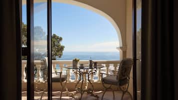 Kamar Deluks (House) | Teras/patio