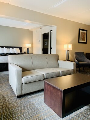 Studio Suite, 1 King Bed, Non Smoking | Premium bedding, pillowtop beds, in-room safe, desk - Wingate by Wyndham - Wilmington (Wilmington)