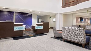 Lobby - La Quinta Inn & Suites by Wyndham Omaha Airport Downtown (Carter Lake)