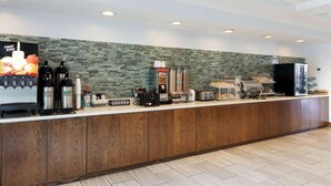 Free continental breakfast  - La Quinta Inn & Suites by Wyndham Omaha Airport Downtown (Carter Lake)