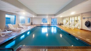 Pool - La Quinta Inn & Suites by Wyndham Omaha Airport Downtown (Carter Lake)
