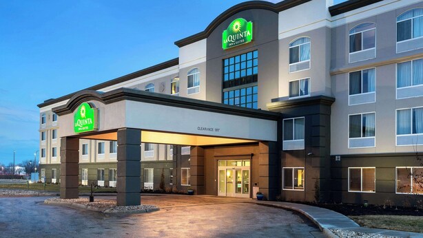 Exterior - La Quinta Inn & Suites by Wyndham Omaha Airport Downtown (Carter Lake)