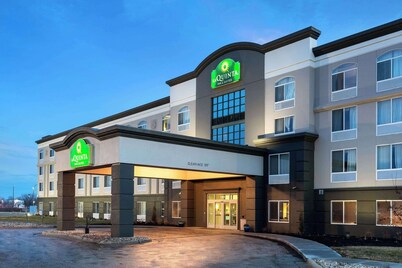 La Quinta Inn & Suites by Wyndham Omaha Airport Downtown