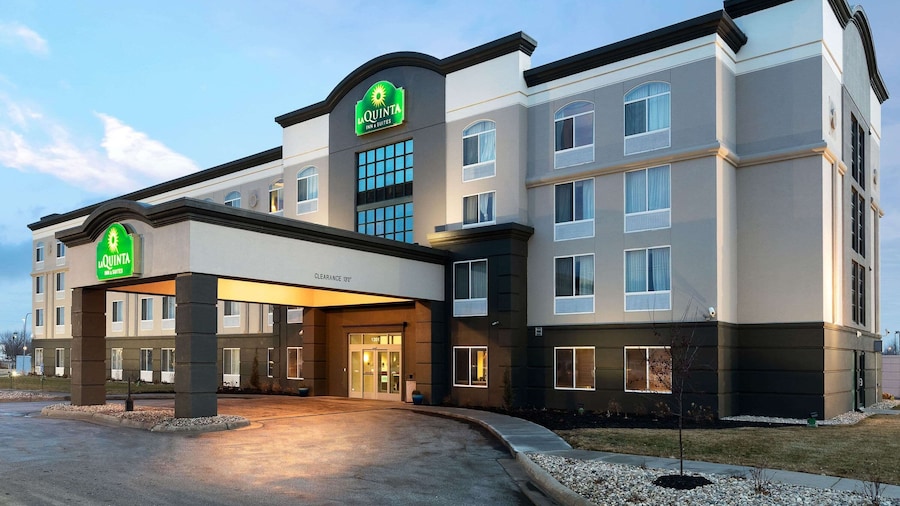 La Quinta Inn & Suites by Wyndham Omaha Airport Downtown