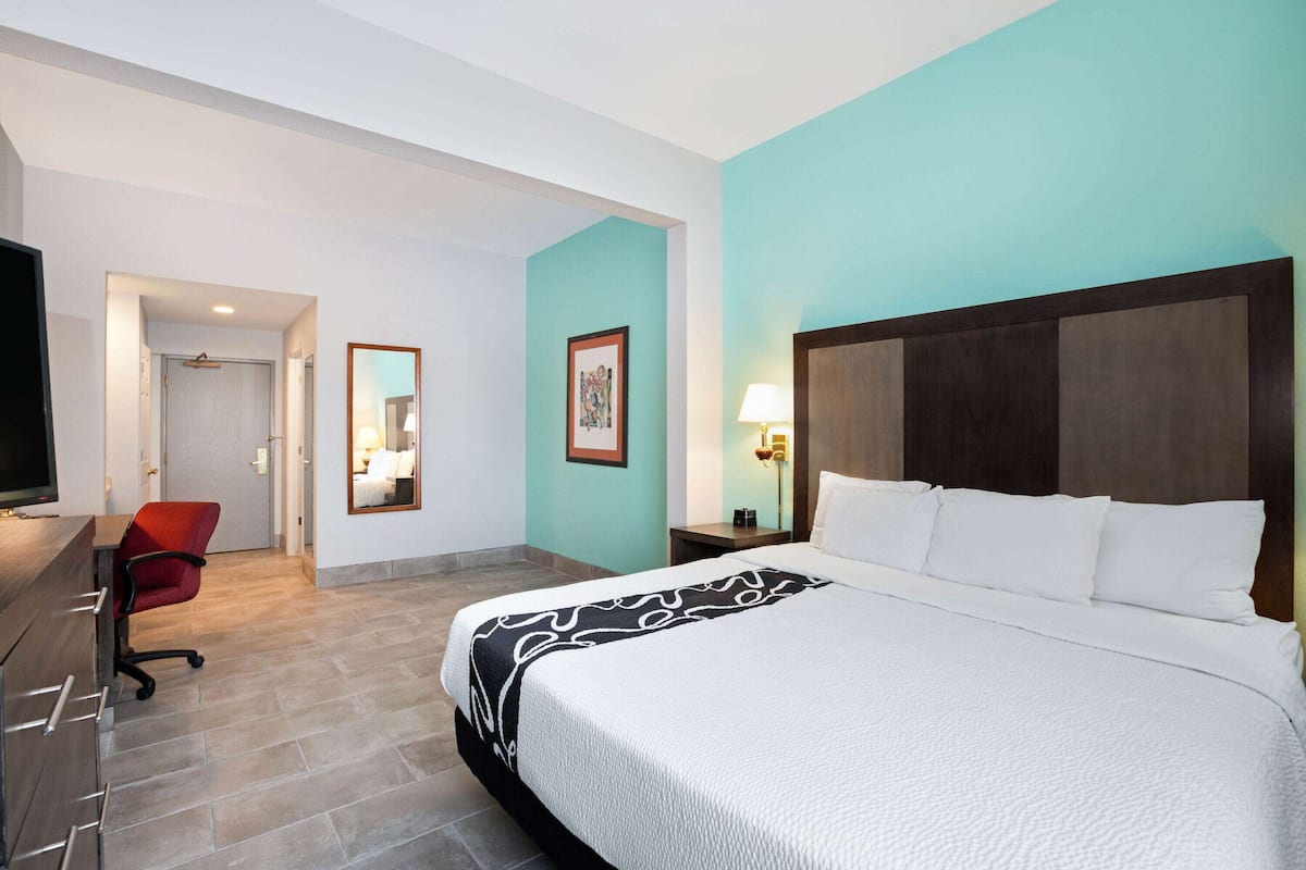 room, 1 king bed, accessible, non smoking (mobility, bathtub w/grab bars) | premium bedding, desk, laptop workspace, iron/ironing board