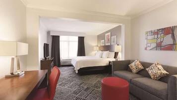 Premium bedding, in-room safe, desk, laptop workspace