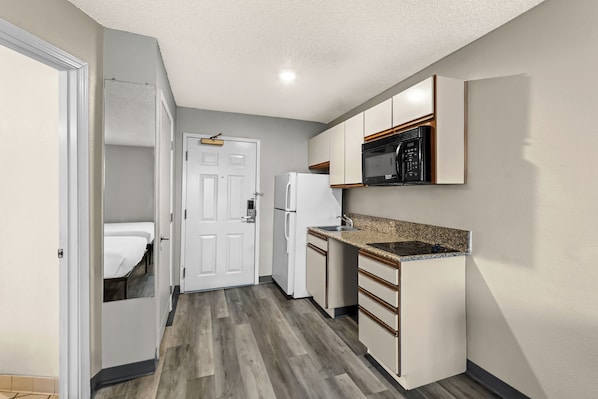 Fridge, microwave, stovetop, coffee/tea maker