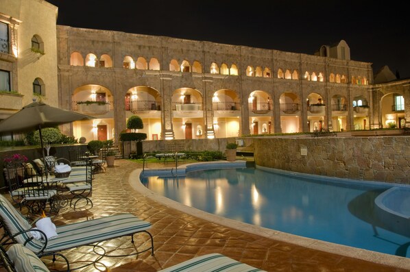 Outdoor pool, open 8 AM to 8 PM, sun loungers