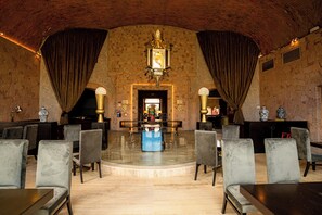 2 restaurants, breakfast, lunch, dinner served; Mexican cuisine