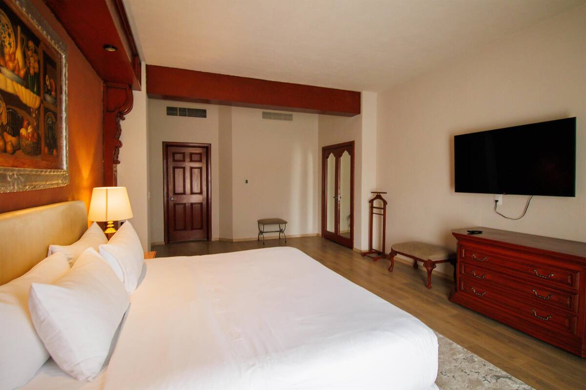 Premium bedding, in-room safe, blackout curtains, soundproofing