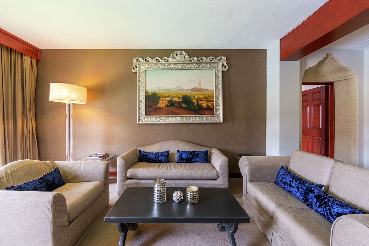 Suite, 1 Bedroom, 1 King Bed | Living area | 55-inch TV with cable channels, iPod dock