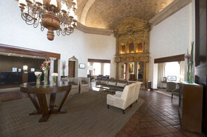 Lobby sitting area - Hilton San Luis Potosi (San Luis Potosi)
