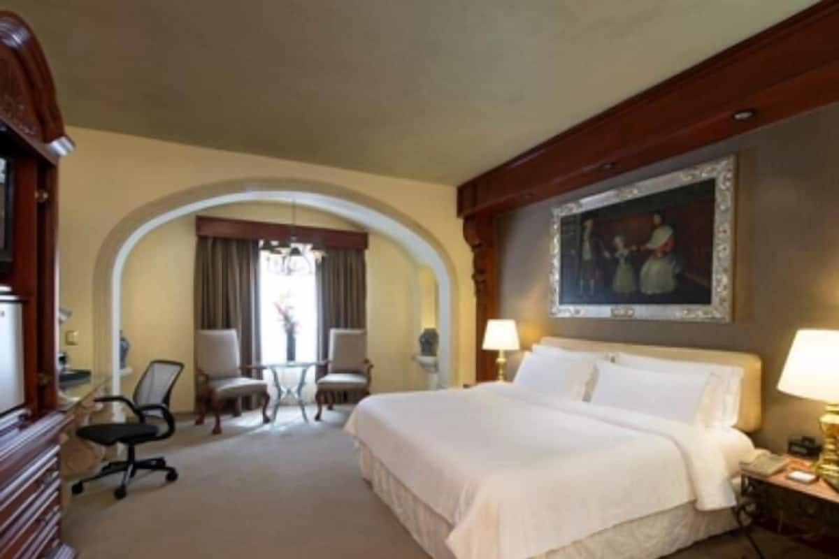 Premium bedding, in-room safe, individually decorated, blackout curtains