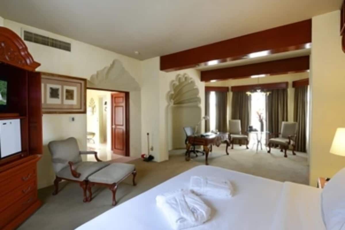 Premium bedding, in-room safe, individually decorated, blackout curtains