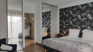 Deluxe Appartement | Premium bedding, minibar, in-room safe, desk