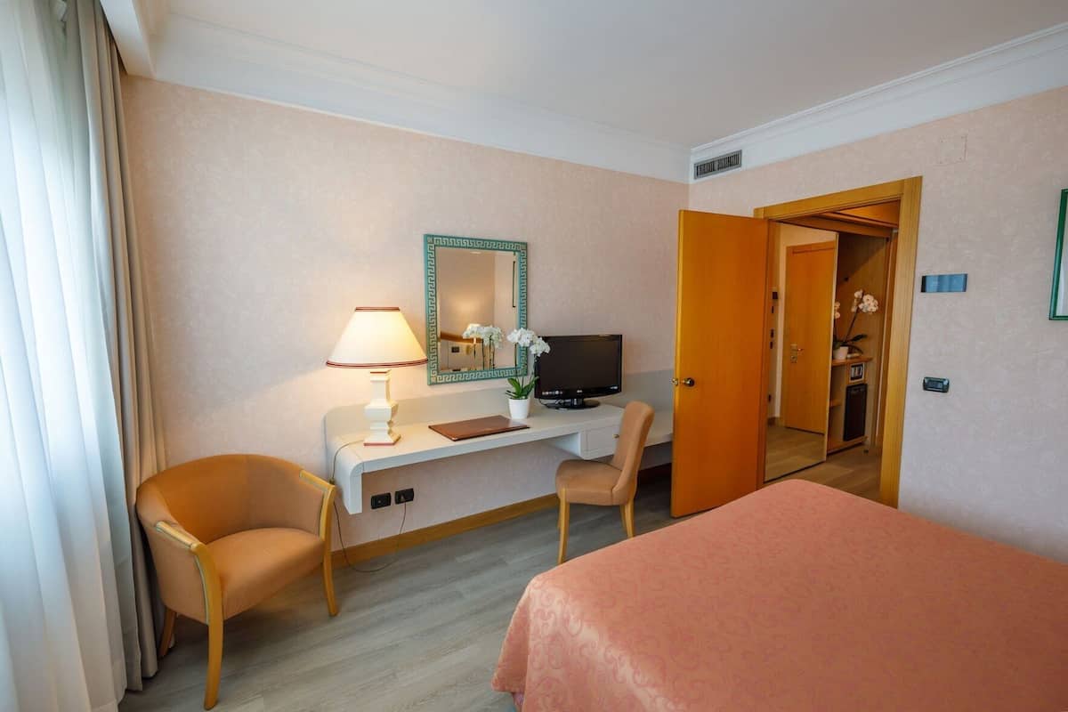 Minibar, in-room safe, desk, blackout drapes