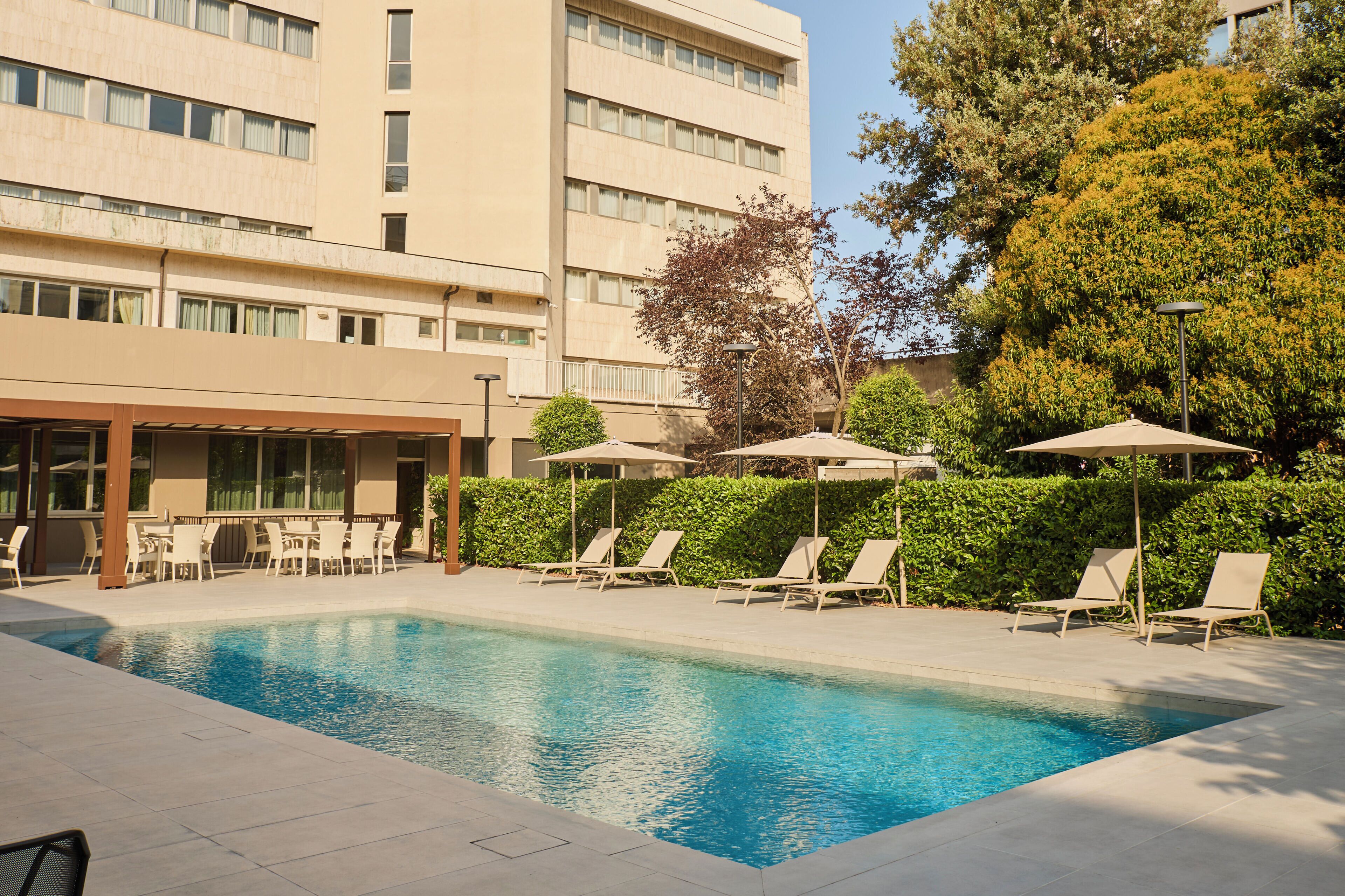 Seasonal outdoor pool, pool umbrellas, sun loungers