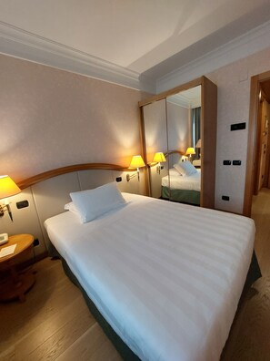 Superior Single Room | 1 bedroom, minibar, in-room safe, desk