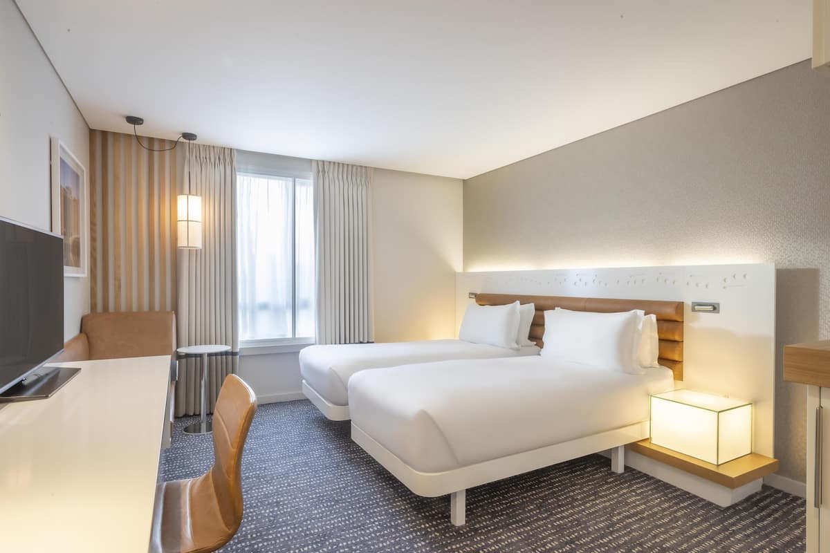 Premium Twin Room | Hypo-allergenic bedding, in-room safe, desk, laptop workspace