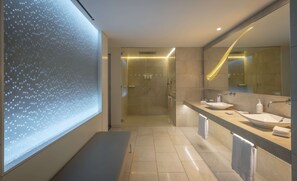 Suite, 1 cama de matrimonio grande (Penthouse) | Ducha del cuarto de baño