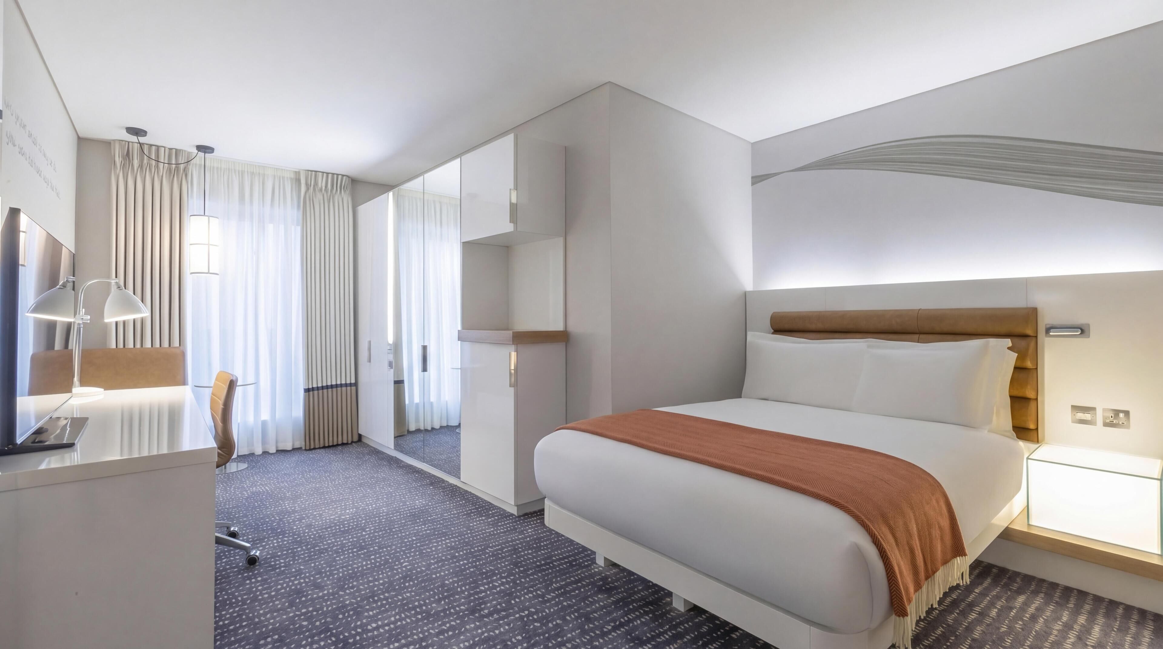 King Accessible Room | Hypo-allergenic bedding, in-room safe, desk, laptop workspace