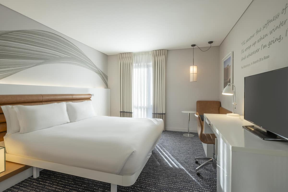 King Superior Room | Hypo-allergenic bedding, in-room safe, desk, laptop workspace