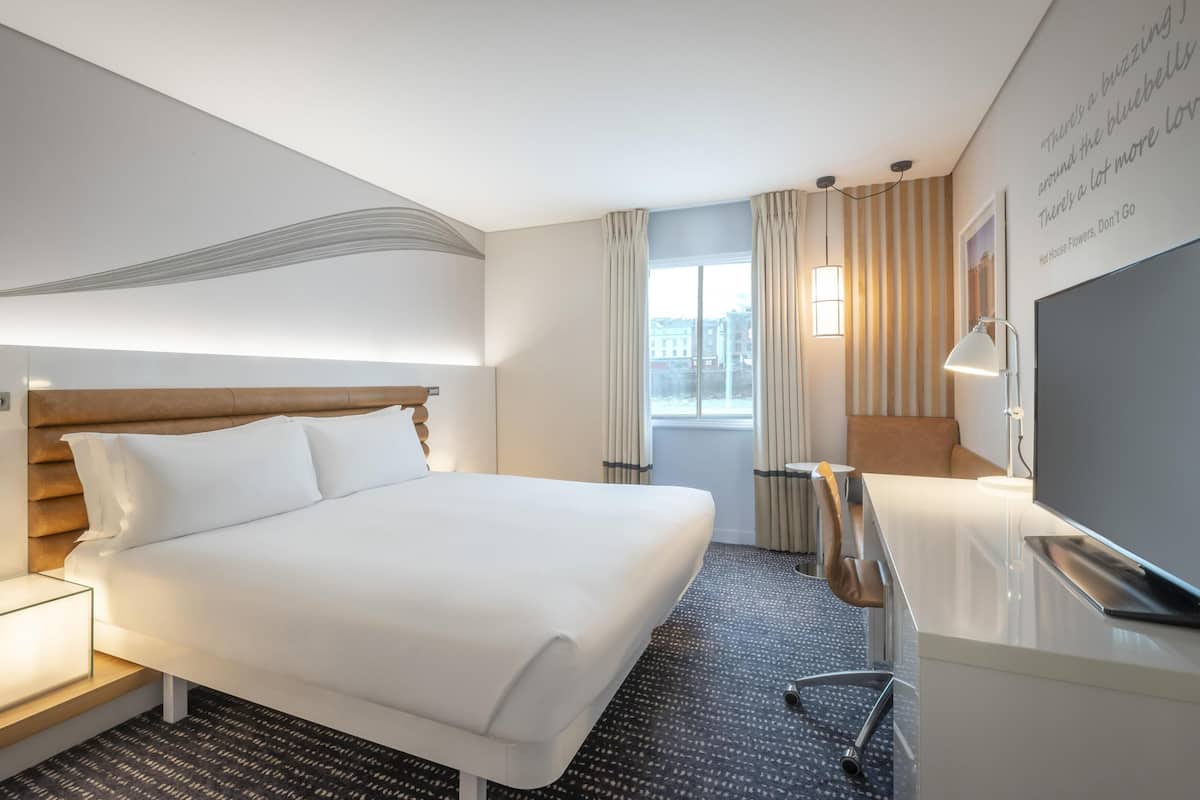 Room, 1 King Bed River View | Hypo-allergenic bedding, in-room safe, desk, laptop workspace