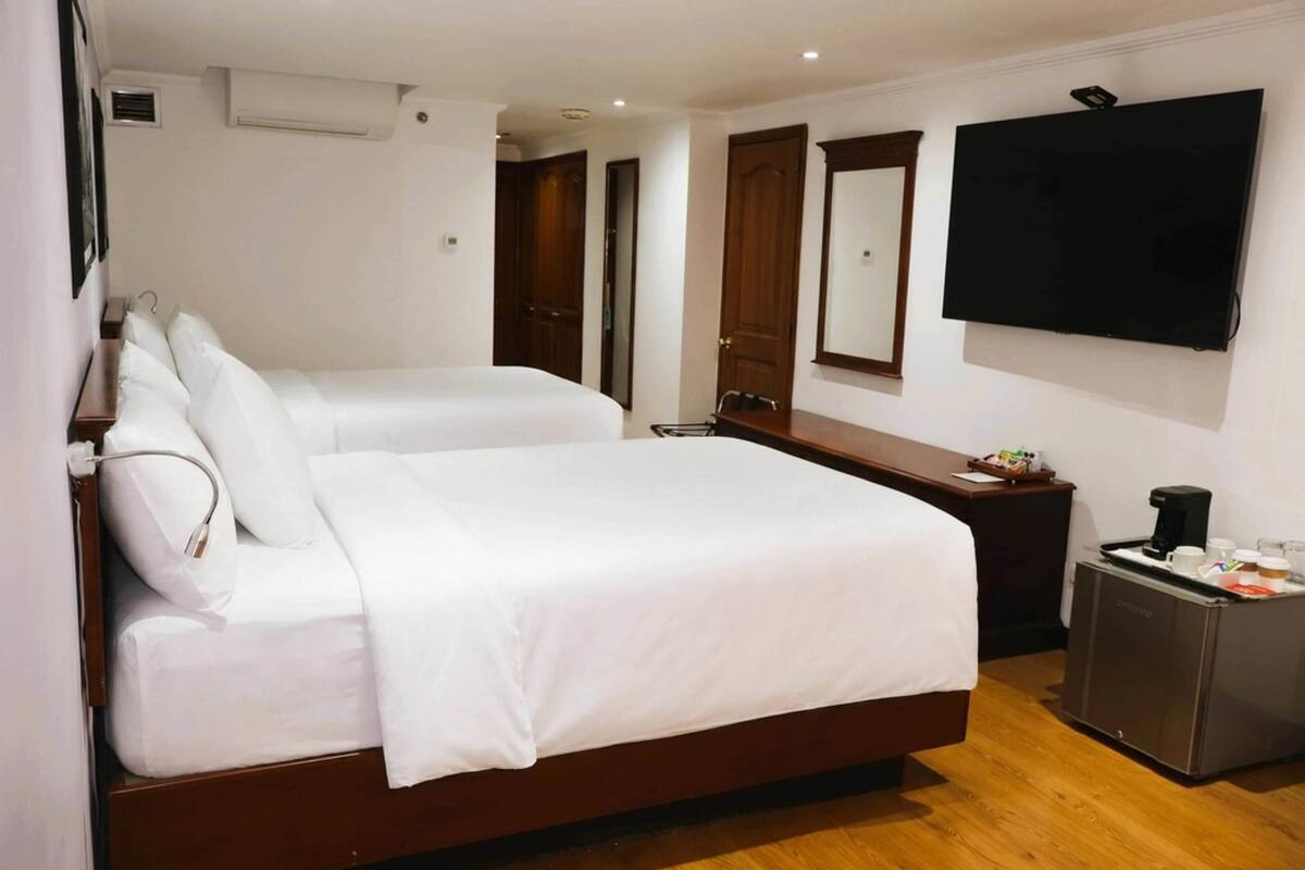 Room, 2 Twin Beds (Upper Floor) | Select Comfort beds, in-room safe, desk, laptop workspace