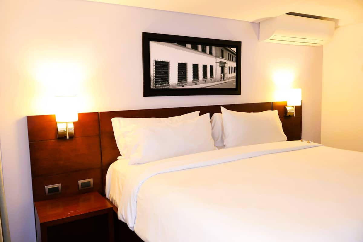 Select Comfort beds, in-room safe, desk, laptop workspace
