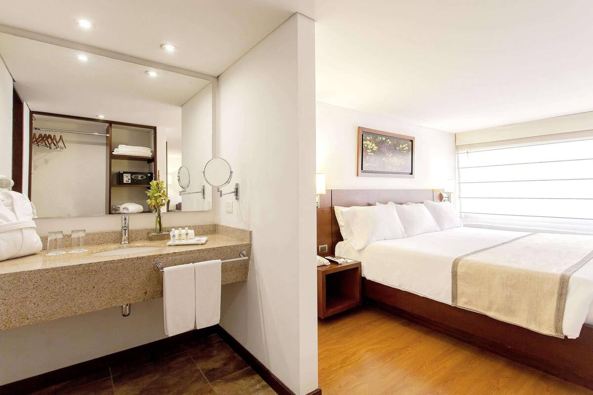 Select Comfort beds, in-room safe, desk, laptop workspace