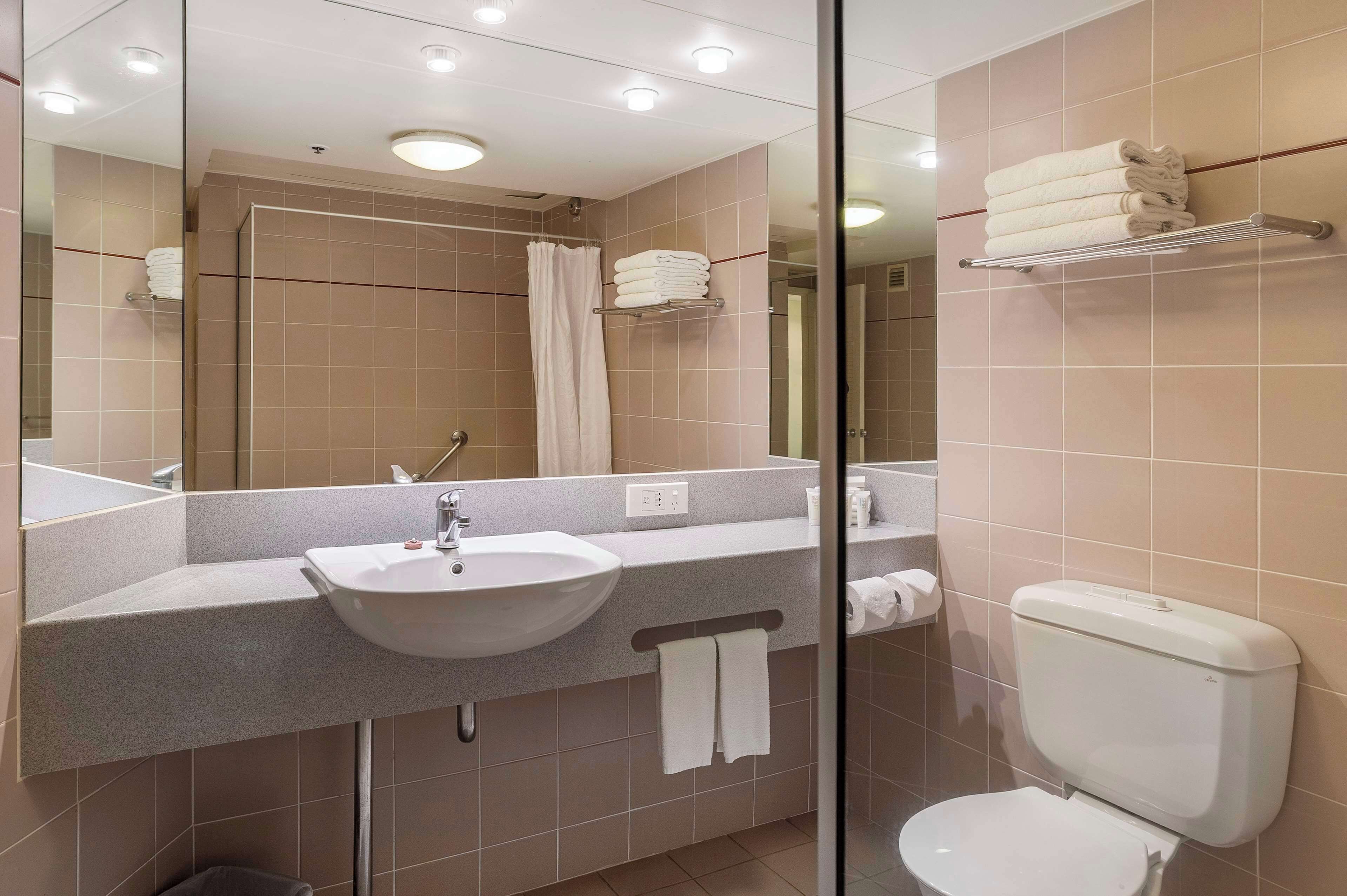 combined shower/bathtub, free toiletries, hair dryer, towels