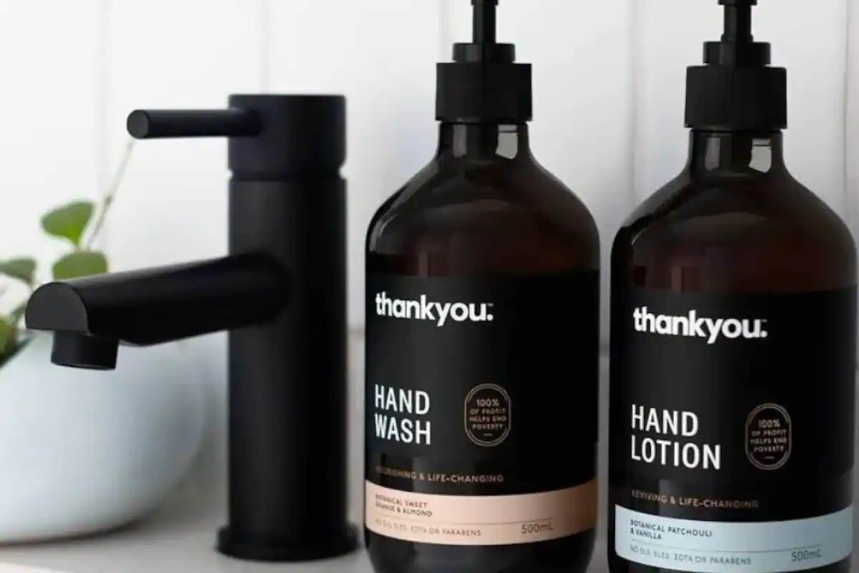 combined shower/bathtub, free toiletries, hair dryer, towels